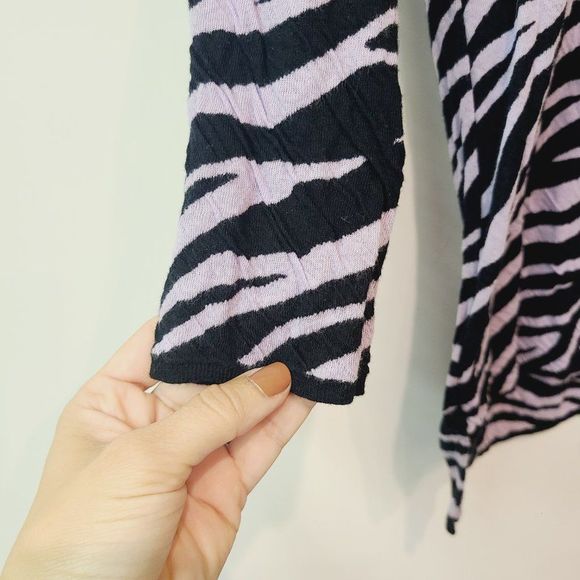 Dana Buchman Purple Black Tiger Animal Print Sweater Womens Medium - Picture 2 of 6